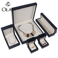 Olai vente en gros Logo personnalisé bague boucle d'oreille accessoires paquet ensemble bijoux en bois boîte organisateur