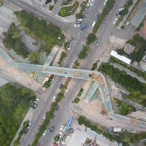 สะพานทางเดินลอยฟ้าทำจากเหล็กแบบแยกส่วนพร้อมดีไซน์ที่ทนลมและไฟ LED - Product Image 1