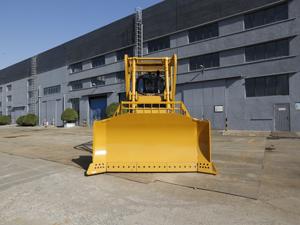 Bouteur sur chenilles 822D de 175 kW offrant une stabilité de 24 tonnes pour les projets de terrassement à grande échelle - Product Image 1