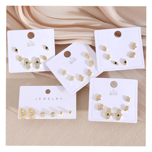 Boucles d'oreilles Evil- Eye pour femmes Bijoux en plaqué or 18 carats Boucles d'oreilles main Hamsa délicate avec pierres précieuses CZ - Product Image 1