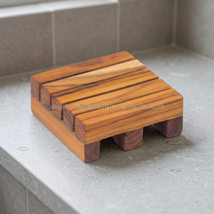 Collection de sous-verres en bois à lattes, artisanaux en bois massif, design rustique surélevé, pour la décoration de table et comme sets de table de cuisine - Product Image 1
