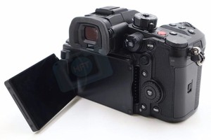 กล้องมิเรอร์เลส HFT Professional Lumix <span class=keywords><strong>GH6</strong></span> พร้อมเลนส์ Leica DG 12-60 มม. F2.8-4  เซ็นเซอร์ CMOS ฟูลเฟรม หน้าจอ 3 นิ้ว ถ่ายวิดีโอ 4K รองรับ SD การ์ด - Product Image 3