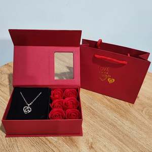Boîte cadeau personnalisée pour la fête des mères, décoration de fleurs de rose, pétales de fleurs, cadeau pour la Saint-Valentin pour maman, épouse, femme - Product Image 3
