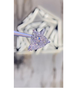 Bague solitaire en diamant de laboratoire taille trillon 1 carat, bague de fiançailles moderne avec diamant triangulaire, bague minimaliste en or blanc - Product Image 1