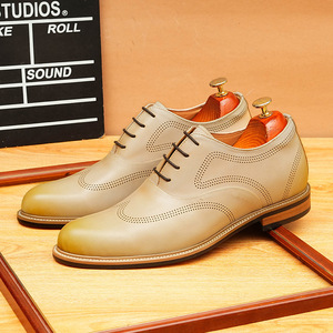 รองเท้าทางการสำหรับนักธุรกิจสำหรับผู้ชายมีรองเท้าหนังทอมือทำจากหนังวัวส้นต่ำระบายอากาศได้ดีและดีไซน์แบบลำลอง - Product Image 2