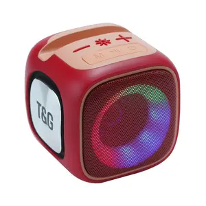 Çin fabrika hoparlör kare mini led renkli ışıklar özelleştirilmiş logo ambalaj 5.3 TWS FM radyo mobil telefon tutucu hoparlör
