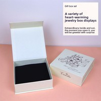 Boîte à bijoux magnétique à couvercle rabattable de style livre avec estampage pour bagues, colliers, boucles d'oreilles, bracelets - Accessoires de boîte cadeau