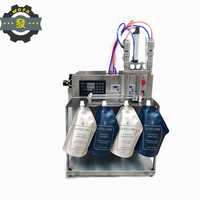 Machine de remplissage à quatre têtes pour petits échantillons de jus, gelée, boissons, savon de lessive, avec buse d'aspiration, pompe péristaltique et bec verseur pour sachets autoportants