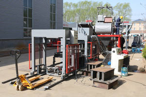 Machine à briques hydraulique QTJ4-18, rentabilité <span class=keywords><strong>en</strong></span> six mois, profit pendant <span class=keywords><strong>10</strong></span> ans, achetez cette machine à fabriquer des briques dès maintenant - Product Image 4