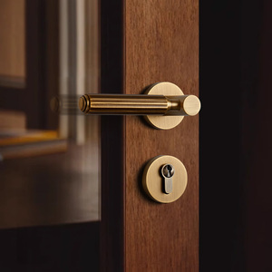 Manijas de Puerta de Latón Sólido para Dormitorio, Venta al Por Mayor de Fábrica, Cerraduras Divididas Silenciosas y Duraderas para Hogares, Mansiones y Edificios Residenciales - Product Image 4