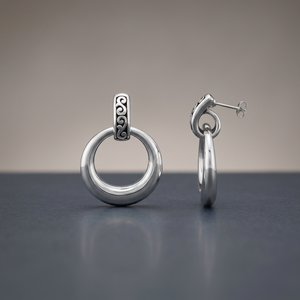 Boucles d'oreilles clous vintage en argent sterling 925, motif barre filigranée et anneau simple, style martelé - Product Image 2