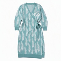 Robe pull midi en tricot pour femme grande taille avec logo personnalisé, col en V, style portefeuille, jacquard à plumes, ceinture à nouer sur le côté