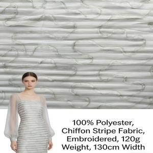 Ce tissu <span class=keywords><strong>en</strong></span> <span class=keywords><strong>crêpe</strong></span> de viscose pure est imprimé, brodé et teint. Il convient aux sherwani, kurti, lahenga et autres vêtements de cérémonie. - Product Image 4