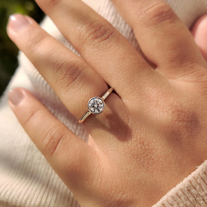 Bague en diamant de laboratoire étincelant, haute clarté et brillance, idéale pour les occasions romantiques et les cadeaux, bijoux élégants en provenance d'Inde - Product Image 2