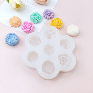 Moule à gâteau 3D à 7 cavités, mini-moules en silicone en forme de fleur, moules décoratifs pour <span class=keywords><strong>bougies</strong></span> parfumées et gypse, mignons petits moules à <span class=keywords><strong>bougies</strong></span> en forme de <span class=keywords><strong>fleurs</strong></span> fraîches - Product Image 4