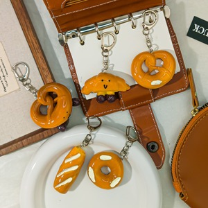 Portachiavi a forma di pane simulato, ciondolo divertente e simpatico per borsa, artigianato in resina fai da te, divertente e originale - Product Image 1