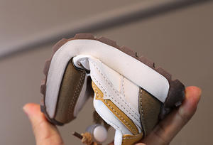 Chaussures pour bébés de vente directe d'usine, chaussures plates en cuir pour filles et garçons, chaussures souples à la mode et décontractées, chaussures de sport pour enfants - Product Image 3