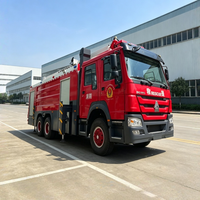 Nouveau camion de pompiers à mousse diesel HOWO 6x4 à conduite à droite, réservoir de plus de 10000 L, 351-450 ch, portée de 10-80 m pour la lutte contre les incendies et les opérations de sauvetage en zone urbaine et en immeubles de grande hauteur