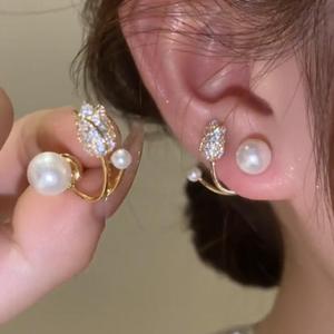 Nouvelles Boucles d'Oreilles Fleur de Perle Tulipe Coréenne Luxe Léger Tendance 2025 pour Femmes - Product Image 1