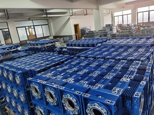 Motor Reducer NMRV090 Ratio 1:15 With Motor 4kW/1500 High Torque Output Delivers 242-766Nm for Heavy-duty Applications. <b>Worm</b> Gea - Product Image 4