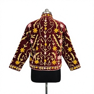 เสื้อแจ็คเก็ตกำมะหยี่สุดหรูหรา ประดับด้วยลายปักดอกไม้สุดประณีต แรงบันดาลใจจากเสื้อแจ็คเก็ตกำมะหยี่ซูซานีแบบดั้งเดิม - Product Image 5
