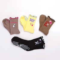 Haute qualité personnalisé anti-dérapant poignée Yoga chaussette filles femmes à volants garniture Yoga chaussette mignon chien motif Pilates Grip chaussettes