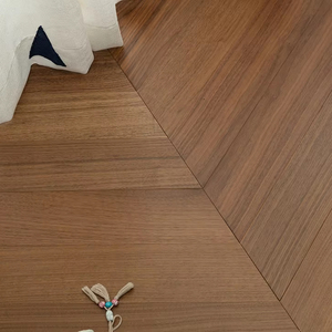 Pavimento in Legno Ingegnerizzato di Noce Nero Americano a Spina di Pesce, <span class=keywords><strong>Parquet</strong></span> in Noce a 45 Gradi - Product Image 1