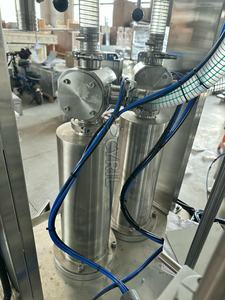 Máquina automática de llenado de pasta líquida para bebidas de desbordamiento, 2 boquillas, capacidad de 1000BPH para estuches de bolsas de plástico para productos químicos - Product Image 3