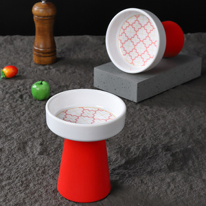 Plato redondo de melamina de color sólido con patas altas para servir aperitivos en hoteles y fiestas. - Product Image 2