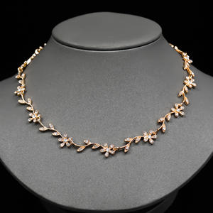 Border Luxury 4-Piece Set Light Fashion Diamond Leaves Collar Cadena Elegante Aleación Accesorios nupciales para regalos - Product Image 3