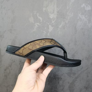 Nouvelle Tendance 2026 : Sandales de Luxe pour Hommes, Modèle Designer, Plates et Épaisses, Antidérapantes, pour la Plage et l'Extérieur, Style Décontracté - Product Image 1