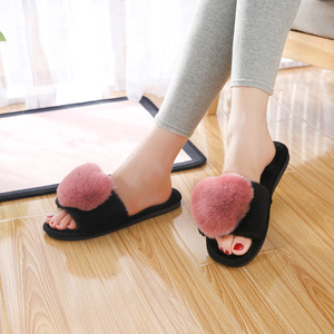 Sandal Slip on datar untuk wanita, sandal selop bulu palsu hitam merah muda dekorasi hati nyaman untuk wanita - Product Image 6