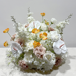 Arreglo Floral Artificial Redondo Completo de Lirios Calla en Tonos Polvoriento, Blanco y Naranja para Centro de Mesa de Boda y Recepción - Product Image 4