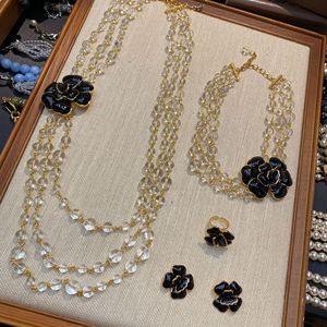 Parure de bijoux ZX en cristal naturel français et perles de camélia, collier, boucles d'oreilles et bague, bijoux de personnalité raffinée pour femme, idéal comme cadeau - Product Image 1