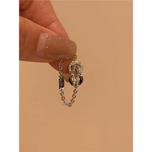 Bague chaîne à boucle en forme de huit en cuivre micro-incrusté de zircon, design de niche, <span class=keywords><strong>luxe</strong></span> léger, cadeau de mariage haut de gamme - Product Image 3