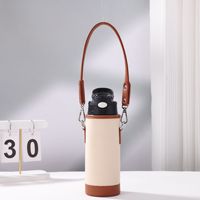 Sac de transport pour bouteille d'eau en cuir PU personnalisé avec bandoulière couvre-gobelet réutilisable porte-bouteille