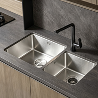 Meubles de cuisine de luxe sans poignées gris mat et bois, ensemble de cuisine modulaire pour projets d'appartements, fabrication OEM ODM, taille personnalisée
