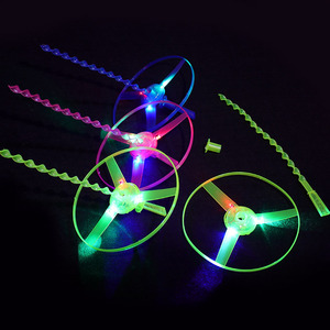 Flying Lights ToysTwist Disc Flyer Saucers con anillos de lanzador Led Flash Bamboo Dragonfly Flying Led Toy Gift para niños - Product Image 4
