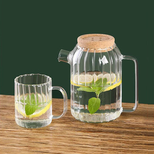 Carafe à jus en verre à rayures verticales avec couvercle en bois 2L, pour eau froide, idéale pour les fêtes et l'usage domestique - Product Image 4