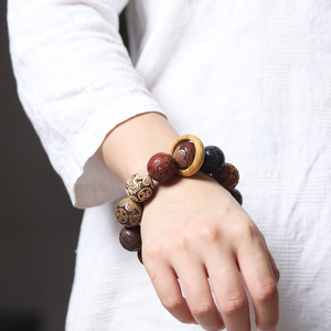 Nuovo Braccialetto Ecologico in Legno Dipinto con Design Europeo e <span class=keywords><strong>Perline</strong></span> Intagliate per Uomo - Product Image 3