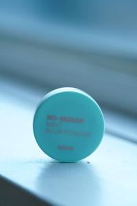 Poudre libre minimisant les pores et contrôlant le sébum à la menthe avec Centella et PHA - Poudre fixante sans huile pour peaux grasses à tendance acnéique - Product Image 5