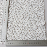 Modèles de feuillage tissés par tissu soluble de broderie de conception élégante brodés pour les vêtements à la mode