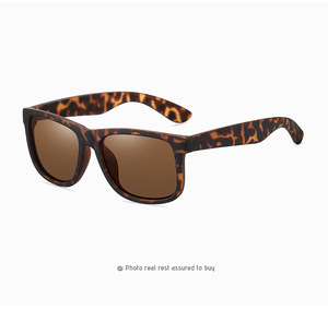 Modello 4165 Nuovi <span class=keywords><strong>Occhiali</strong></span> <span class=keywords><strong>da</strong></span> <span class=keywords><strong>Sole</strong></span> Sportivi <span class=keywords><strong>da</strong></span> <span class=keywords><strong>Uomo</strong></span> Polarizzati di Tendenza con Logo Personalizzato, Lenti TAC e Montatura in PC per Ciclismo all'Aperto - Product Image 2