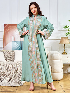 Abito Tradizionale Musulmano Moderno ed Elegante per Donne, Bianco con Ricami Colorati, Stile Dubai, per Uso Quotidiano e Feste - Product Image 2