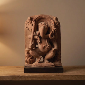 Estatua de la Diosa Vinayaka en Piedra Arenisca, Patrimonio Histórico |   Réplica de Exhibición de Mesa del Museo de Arte del Templo Indio Estilo Chola del Siglo XI - Product Image 2