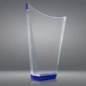 Trophée Sportif en Cristal Optique avec Contraste Bleu et Gravure Personnalisée - Product Image 1