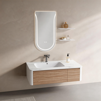 Miroir de salle de bain LED moderne sans cadre, de forme irrégulière, éclairé, blanc et avec finition bois, meuble de salle de bain avec dessus en marbre