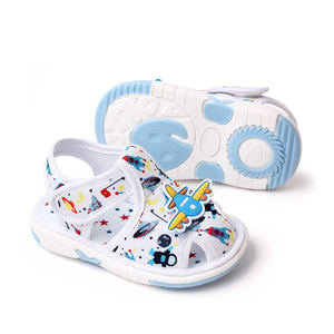 1-2세 아동용 비행기 디자인 여름 삑삑이 샌들 유아 신발 - Product Image 4