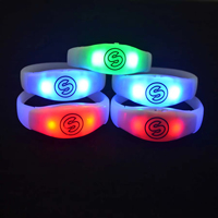 Bracelet LED en silicone ABS, lumineux et sonore, rythmique, pour fêtes, cadeaux gratuits, style romantique