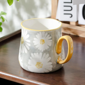 Mug en céramique de porcelaine de style nordique moderne, design floral, de haute qualité et à bon prix, pour boissons chaudes ou froides. - Product Image 5